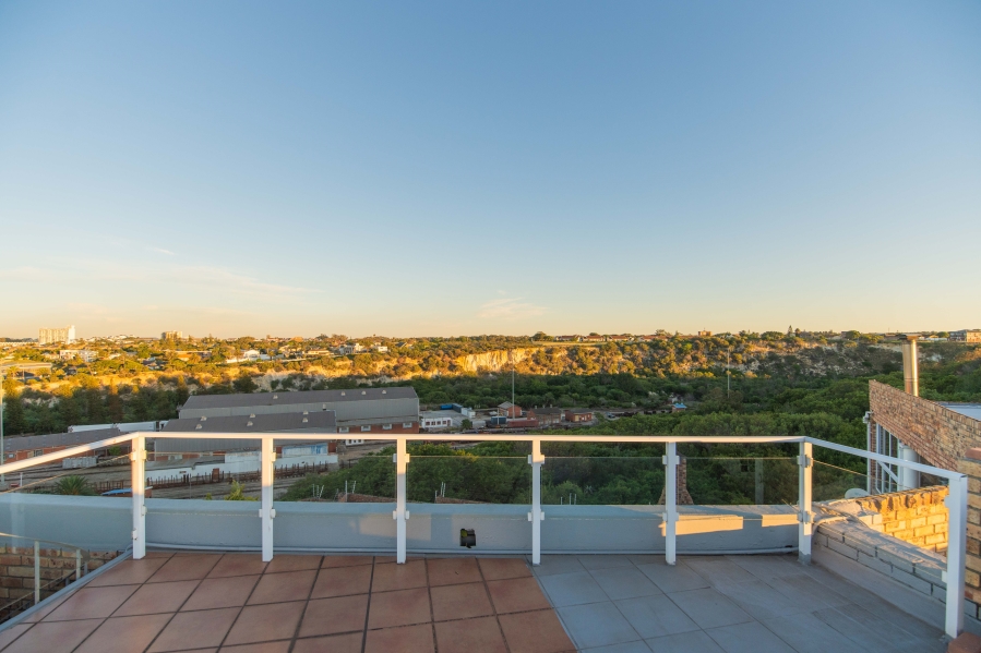 6 Bedroom Property for Sale in Humerail Eastern Cape